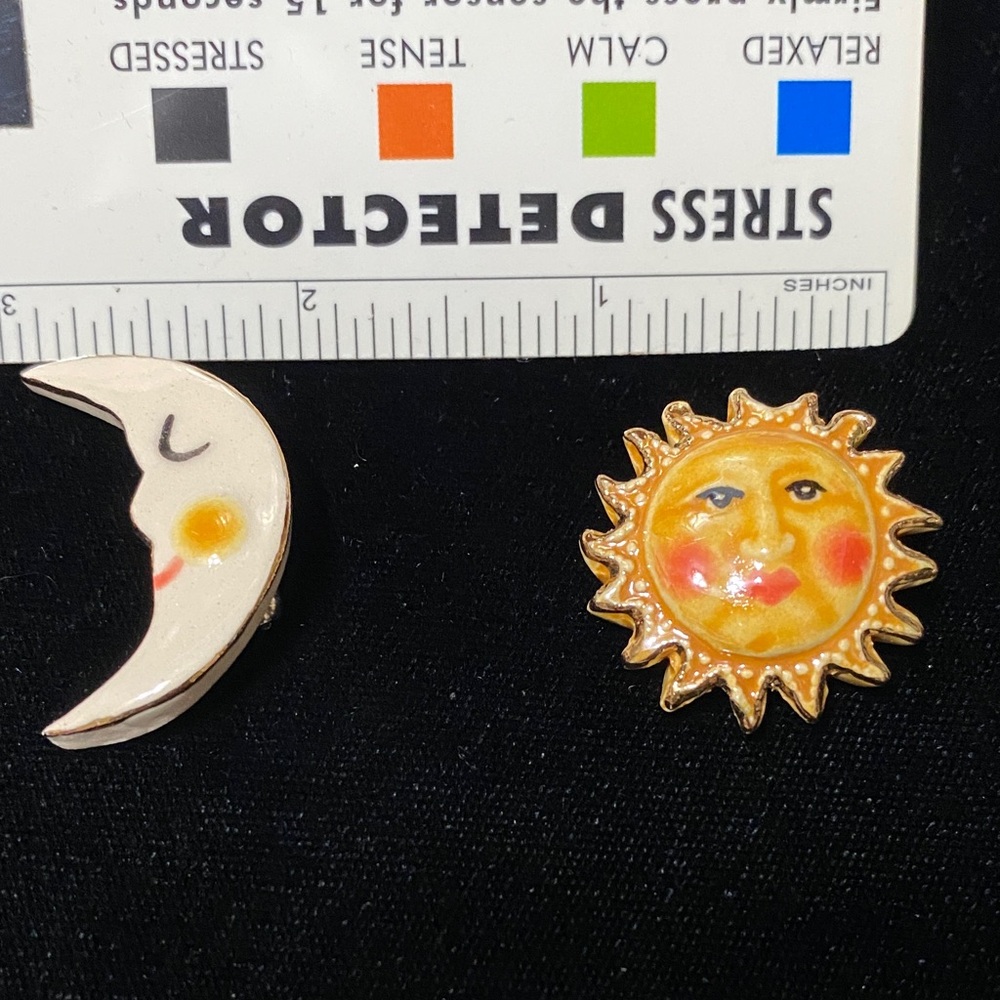 Vintage Sun and Moon ceramic Enamel Brooch pin set - Picture 10 of 14
